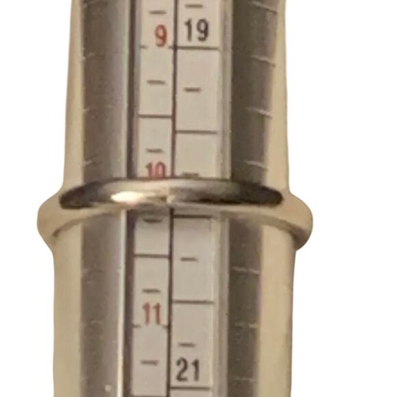 6 Womens Rings Gold and Silver Tones No Precious Metals or Stones Sizes 7 to 11 - Picture 11 of 16